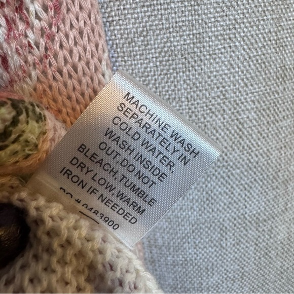 Show Me Your MuMu Bonfire Sweater
Hydrangea Blooms Floral
Knit Size Small - Picture 11 of 16